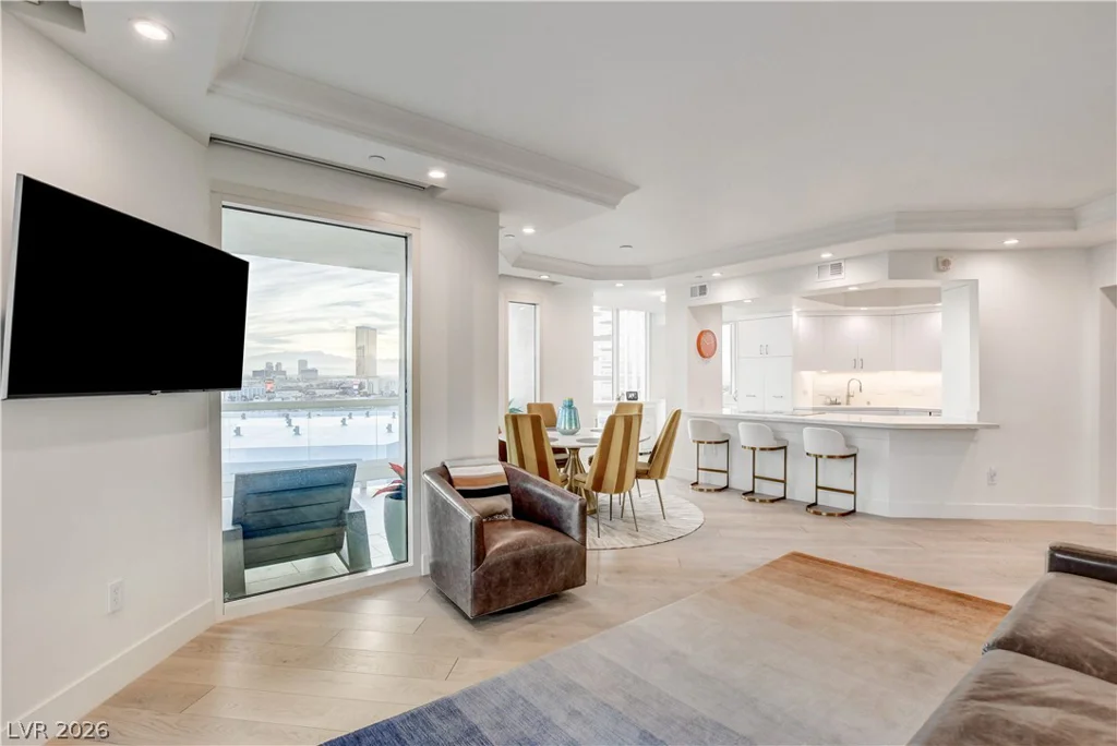 2857 Paradise, Las Vegas, NV 89109