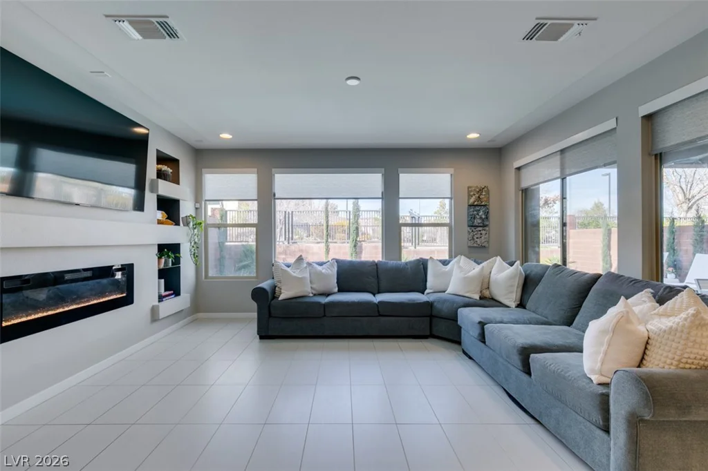 10238 Kesington, Las Vegas, NV 89135
