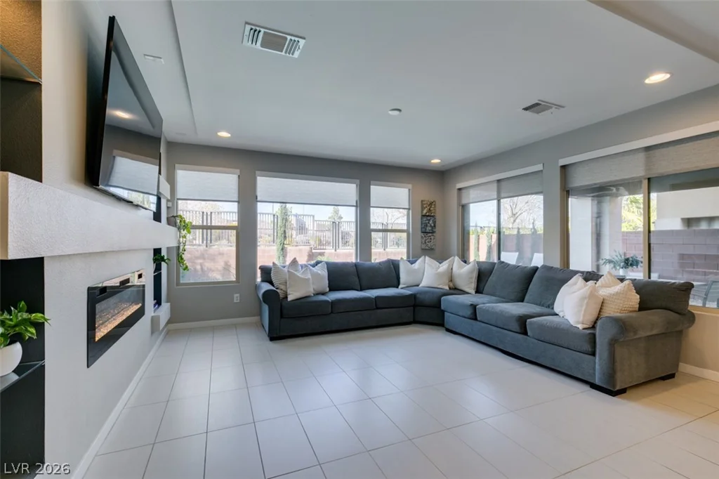 10238 Kesington, Las Vegas, NV 89135