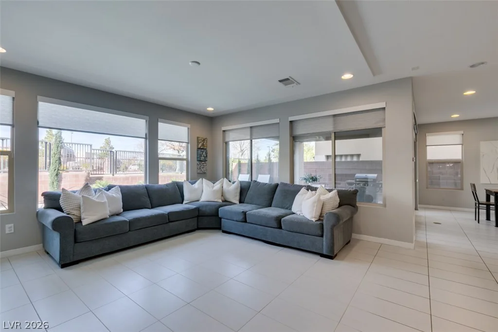 10238 Kesington, Las Vegas, NV 89135
