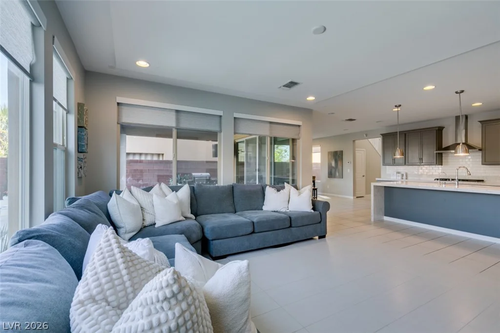10238 Kesington, Las Vegas, NV 89135