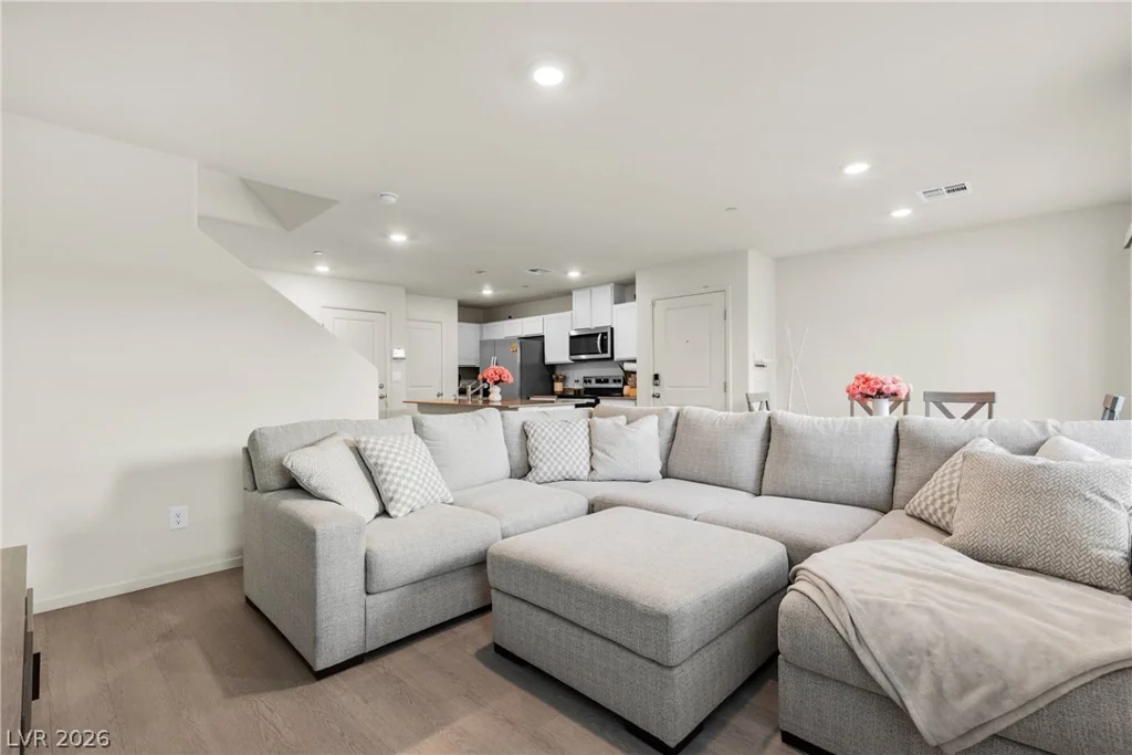 6136 Lily Garden, North Las Vegas, NV 89081