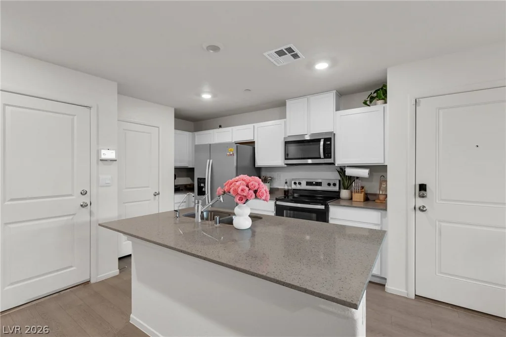 6136 Lily Garden, North Las Vegas, NV 89081