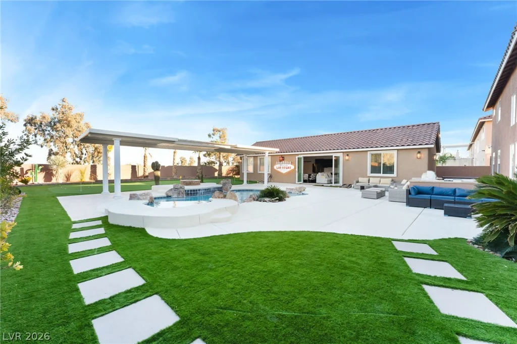 9404 Empire Rock, Las Vegas, NV 89143