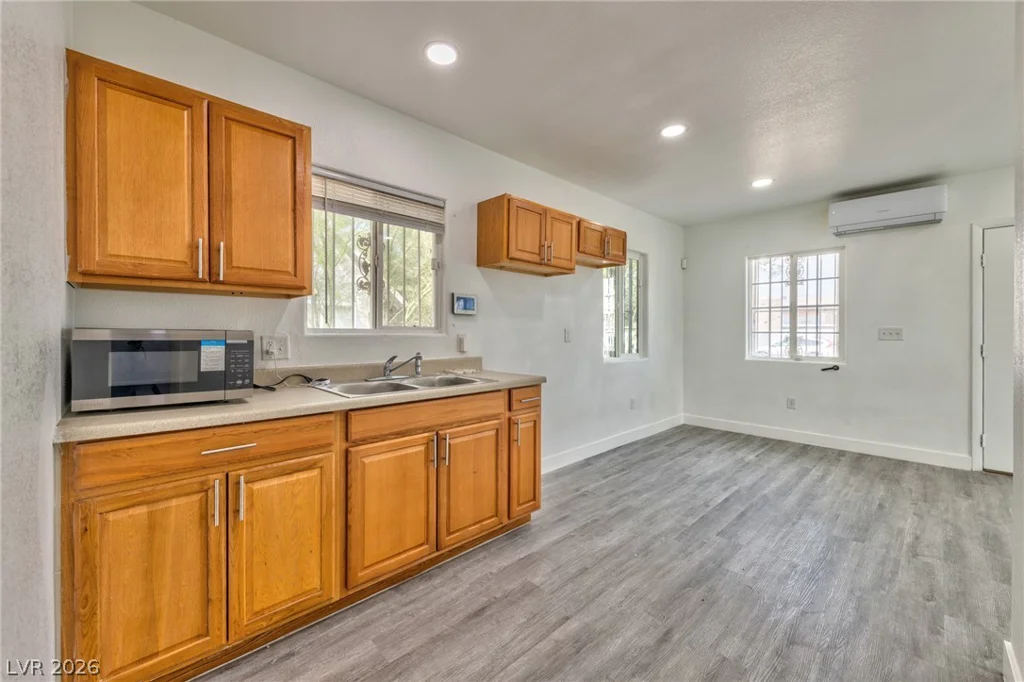 339 10th, Las Vegas, NV 89101