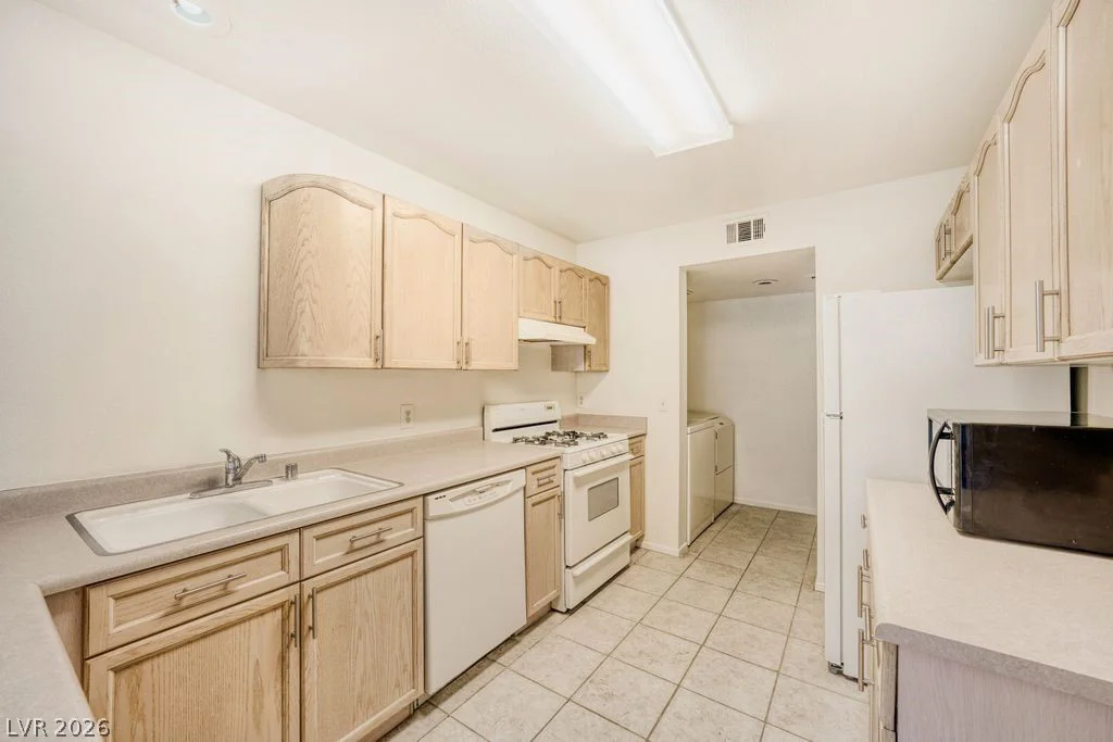 8412 Blue Island, Las Vegas, NV 89129