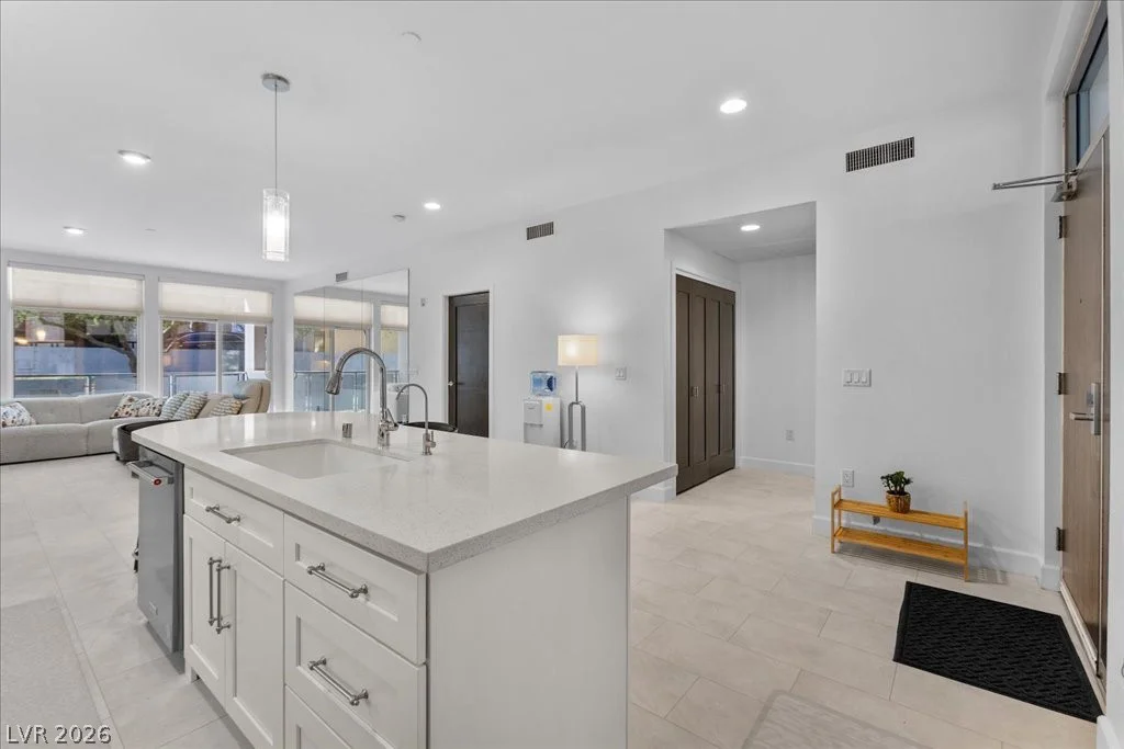 8925 Flamingo, Las Vegas, NV 89147