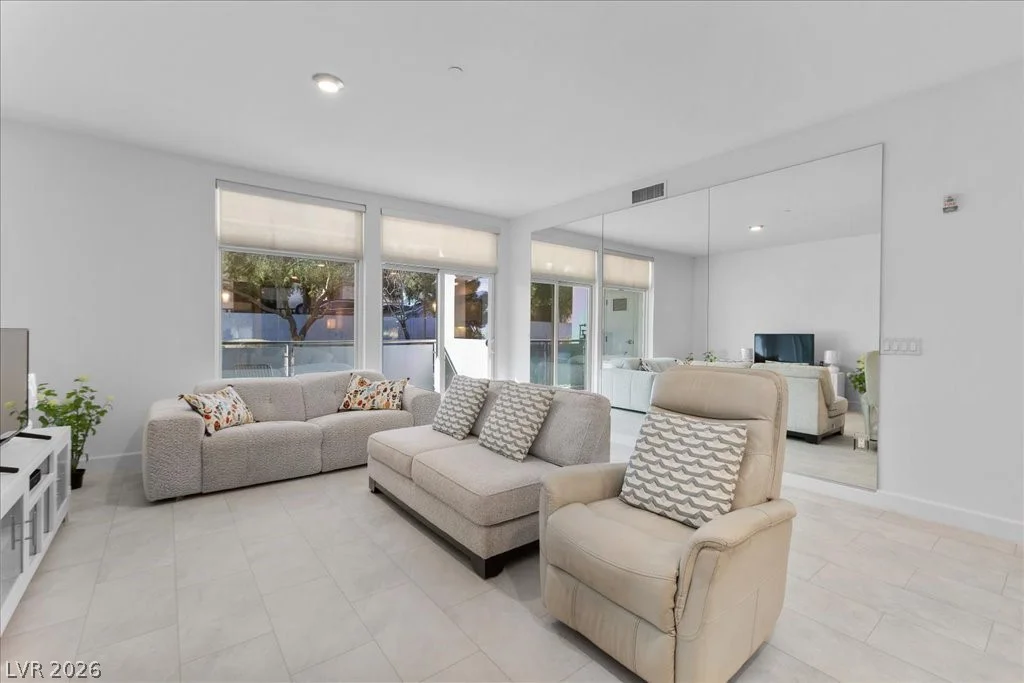 8925 Flamingo, Las Vegas, NV 89147