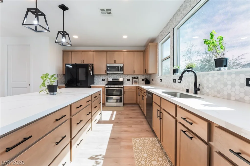 1305 Crimson Sunbird, North Las Vegas, NV 89084
