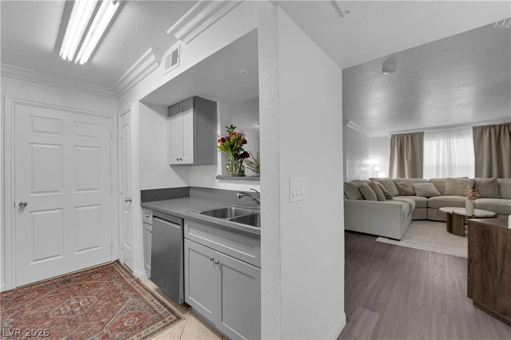 8101 Flamingo, Las Vegas, NV 89147
