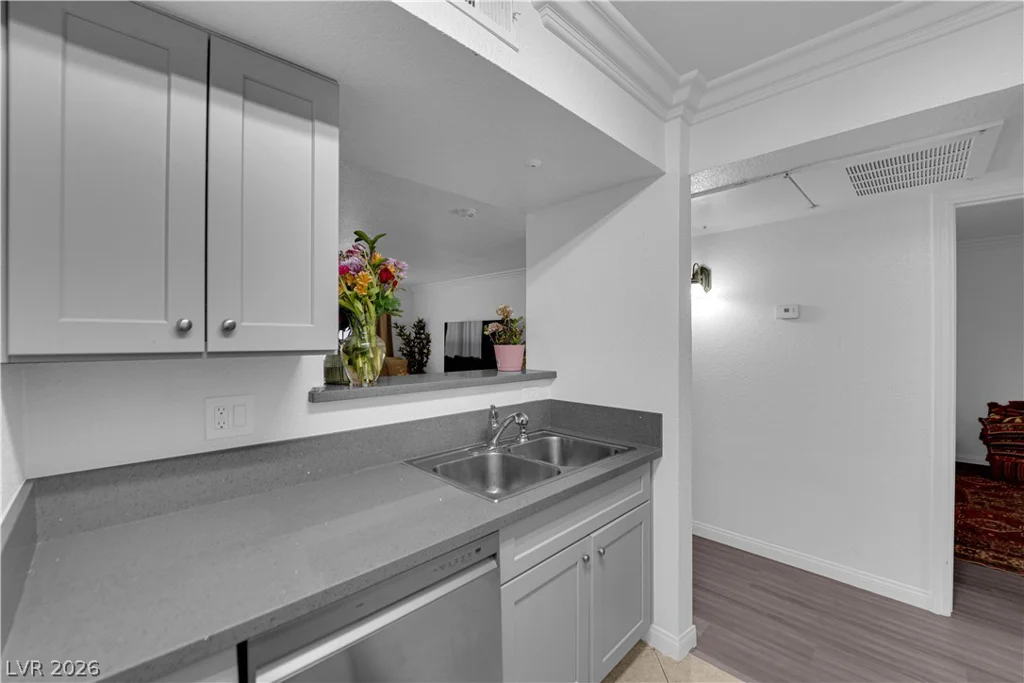 8101 Flamingo, Las Vegas, NV 89147