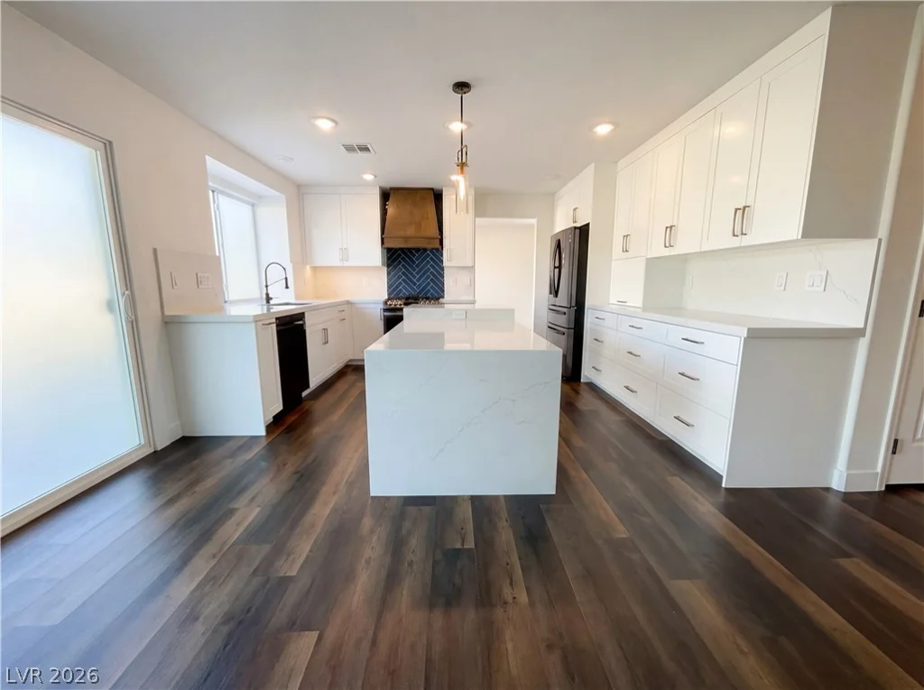7848 Desert Bell, Las Vegas, NV 89128