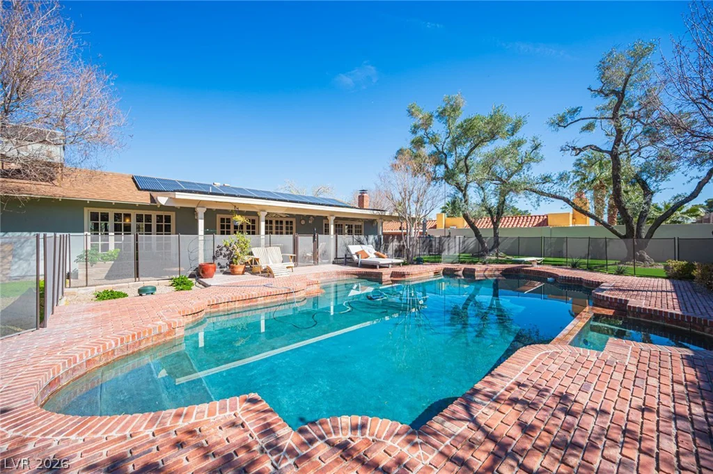 3675 Greencrest, Las Vegas, NV 89121