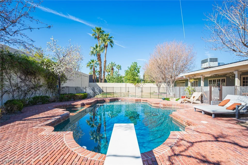 3675 Greencrest, Las Vegas, NV 89121