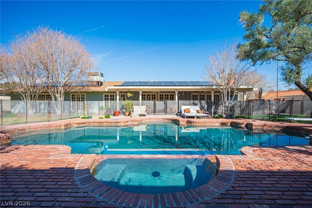 3675 Greencrest, Las Vegas, NV 89121