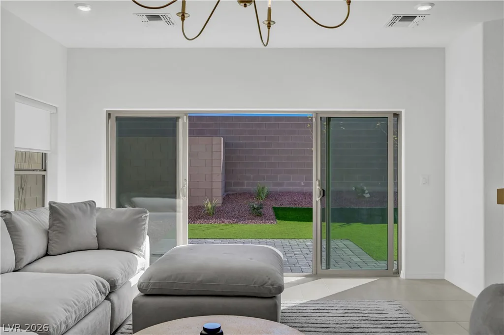 7769 Vibrant Peak, Las Vegas, NV 89113