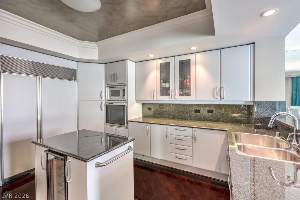 2747 Paradise, Las Vegas, NV 89109