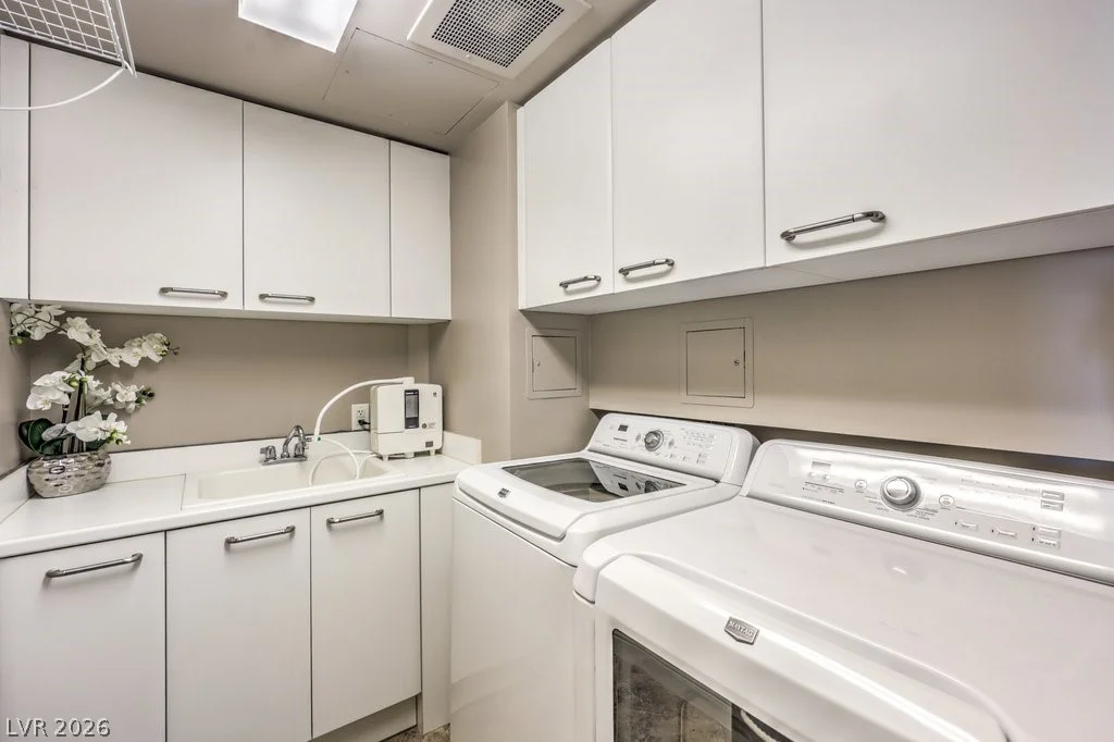 2747 Paradise, Las Vegas, NV 89109