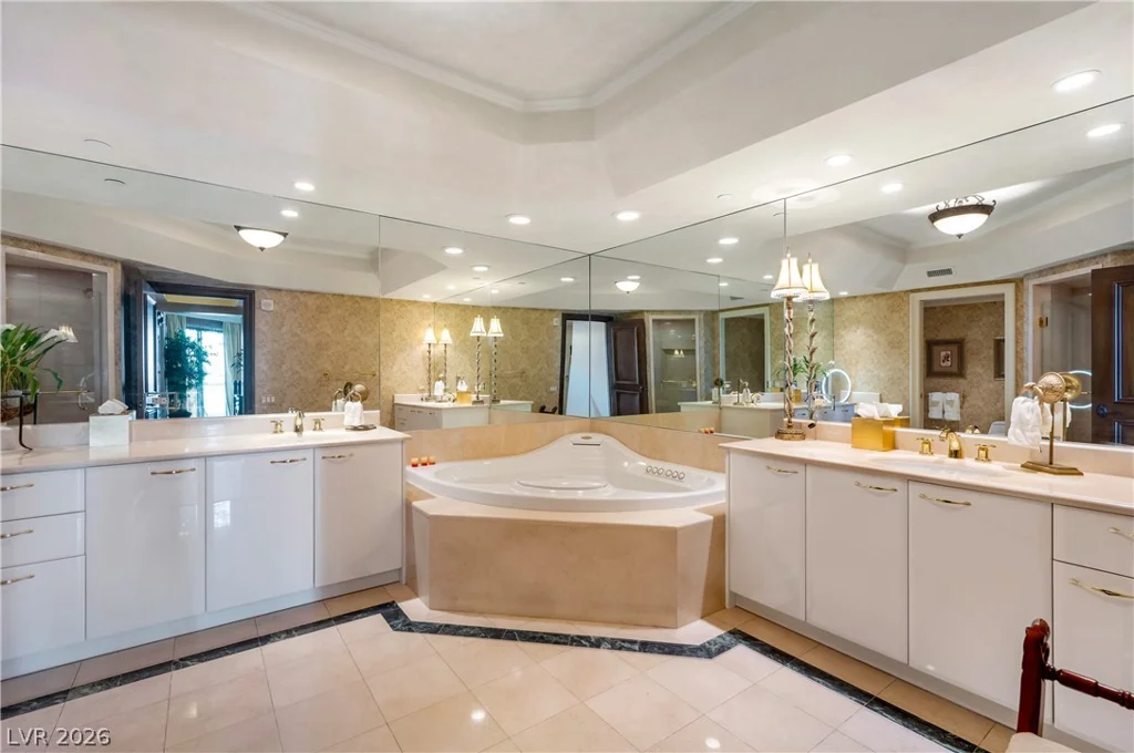 2747 Paradise, Las Vegas, NV 89109
