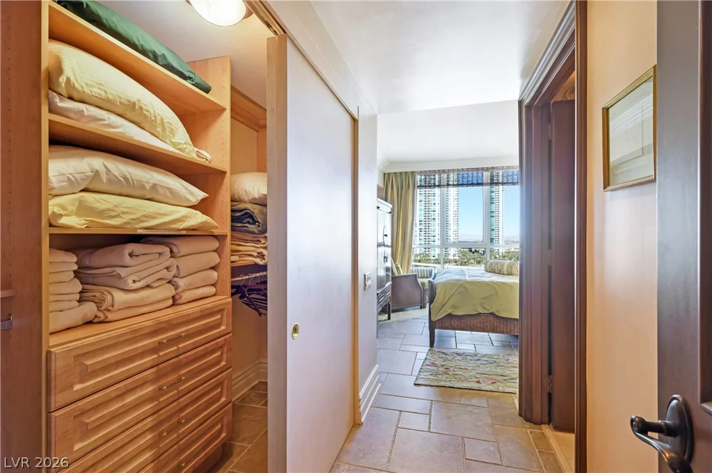 2747 Paradise, Las Vegas, NV 89109