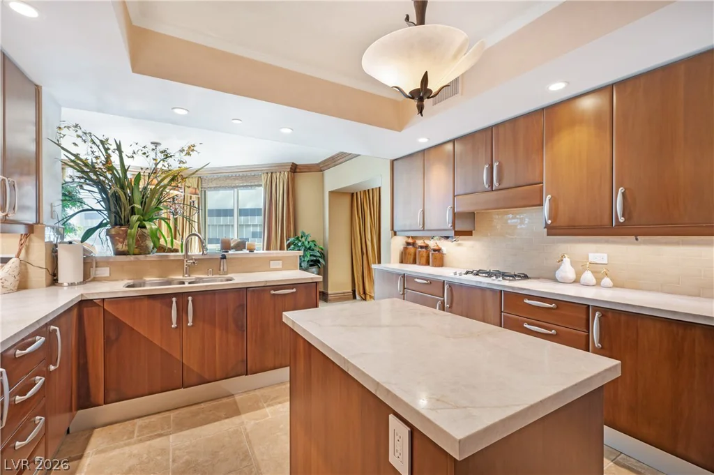 2747 Paradise, Las Vegas, NV 89109