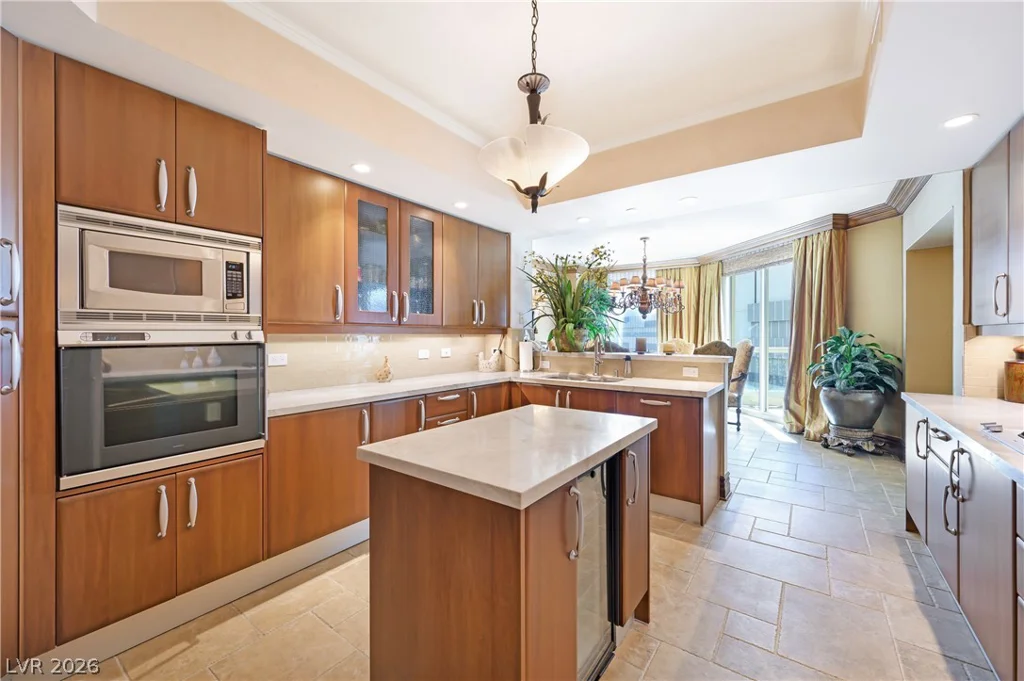 2747 Paradise, Las Vegas, NV 89109