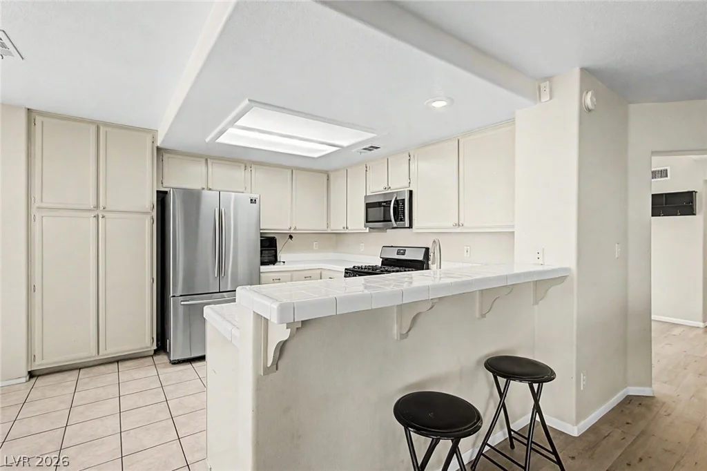 6484 Lombard, Las Vegas, NV 89108