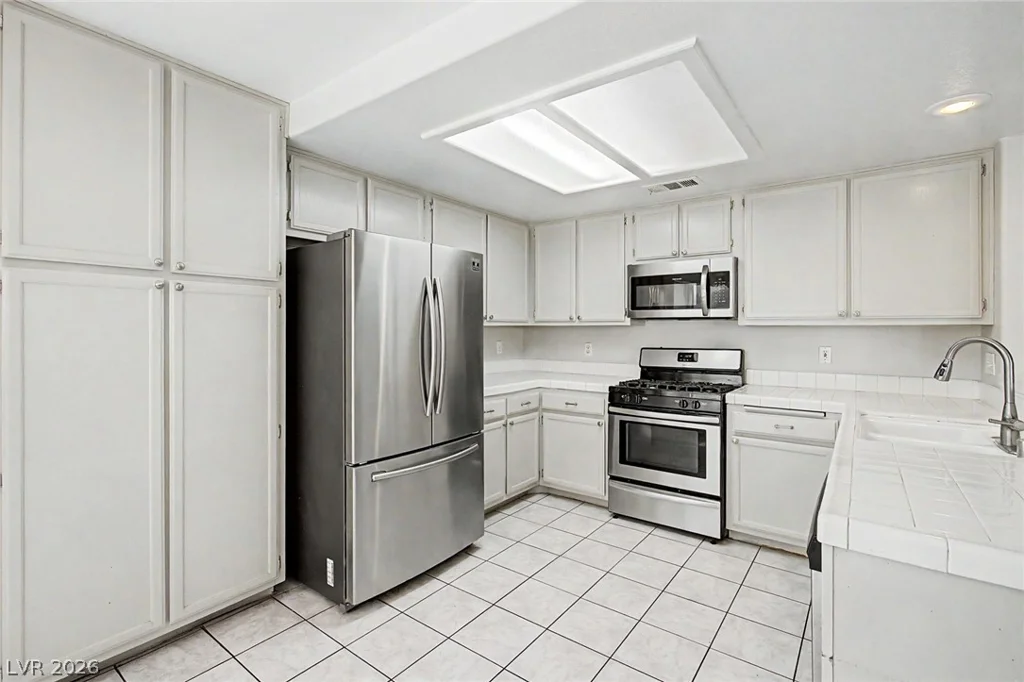 6484 Lombard, Las Vegas, NV 89108