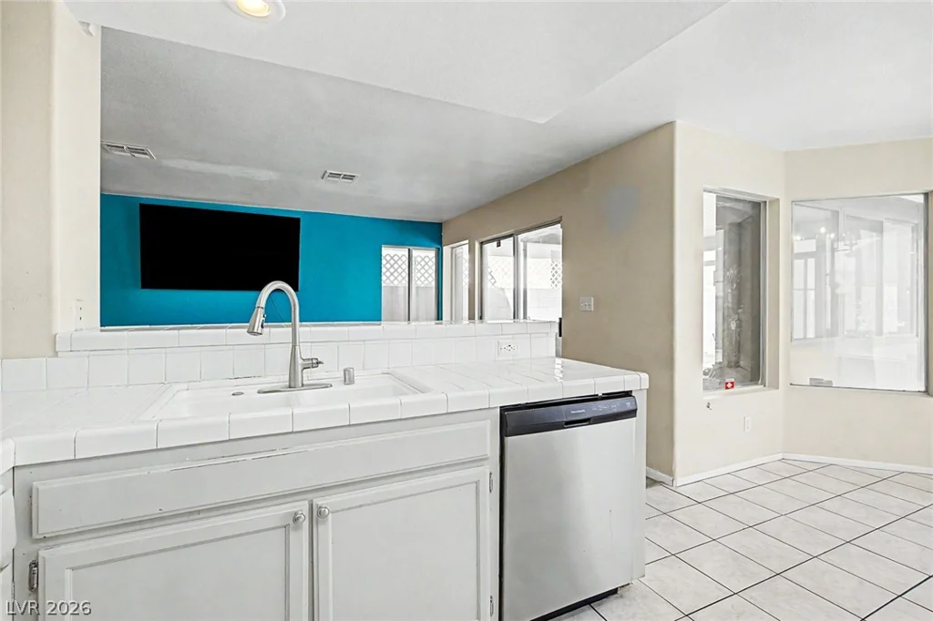 6484 Lombard, Las Vegas, NV 89108