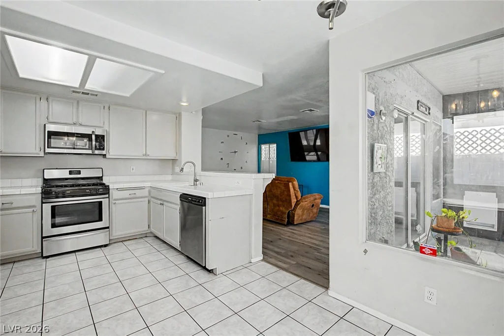 6484 Lombard, Las Vegas, NV 89108