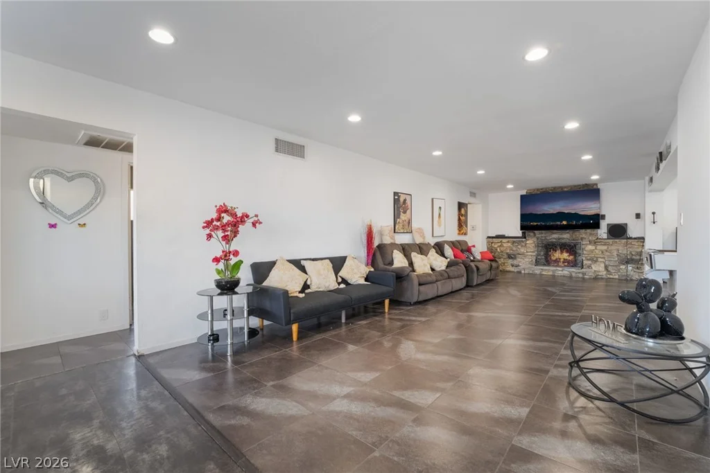 2200 Santa Ynez, Las Vegas, NV 89104