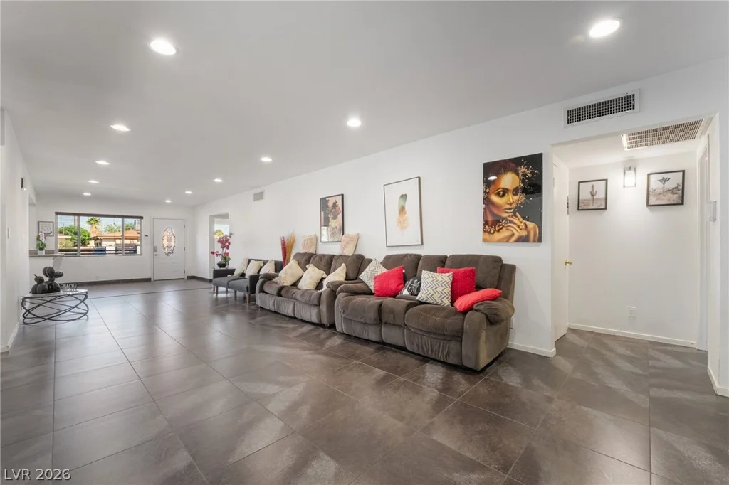 2200 Santa Ynez, Las Vegas, NV 89104