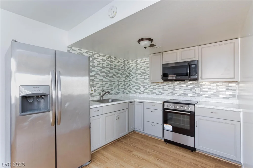 3821 1/2 Daisy, Las Vegas, NV 89119