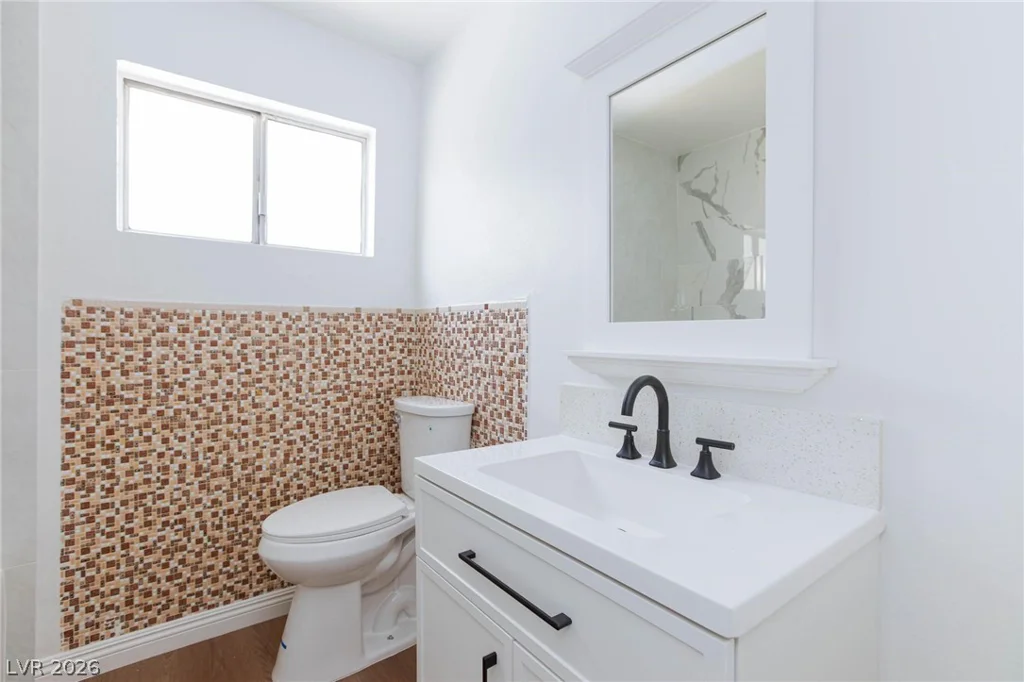 3821 1/2 Daisy, Las Vegas, NV 89119