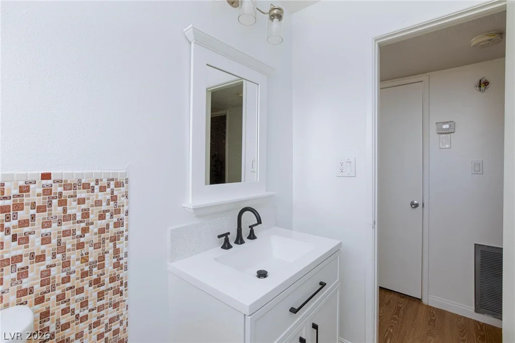 3821 1/2 Daisy, Las Vegas, NV 89119