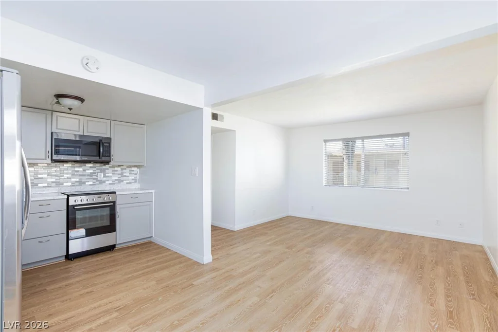 3821 1/2 Daisy, Las Vegas, NV 89119