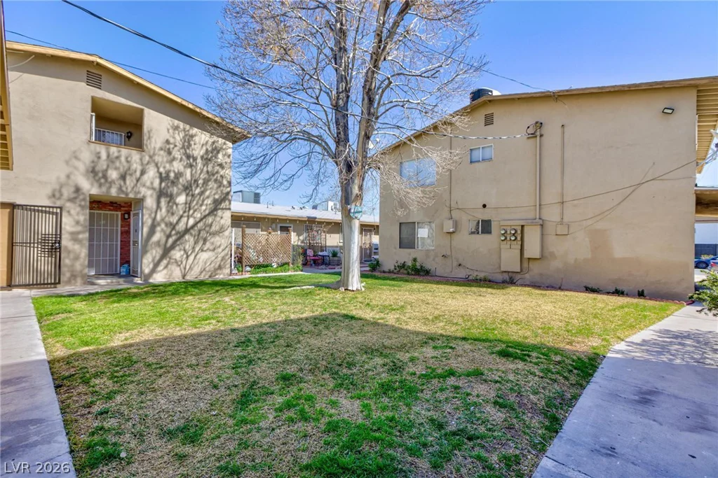 3821 1/2 Daisy, Las Vegas, NV 89119