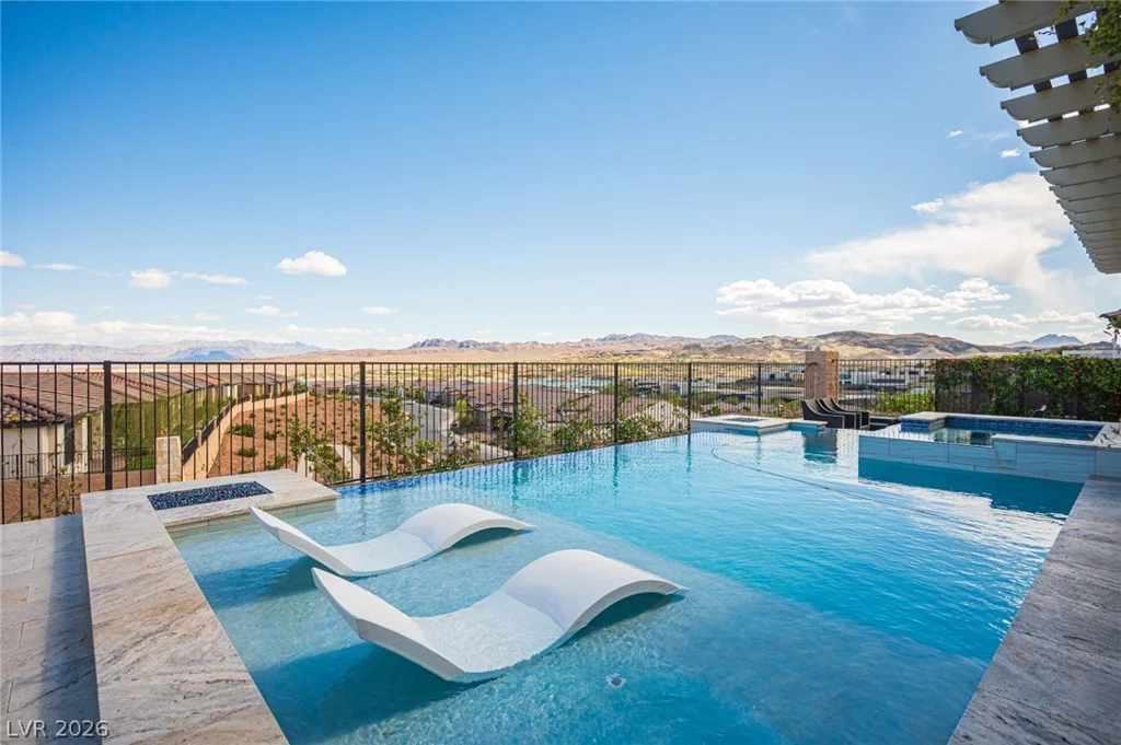 36 Cliffwater, Henderson, NV 89011