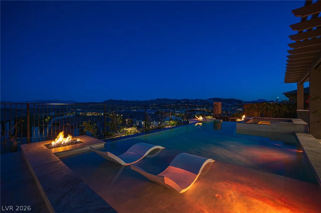 36 Cliffwater, Henderson, NV 89011
