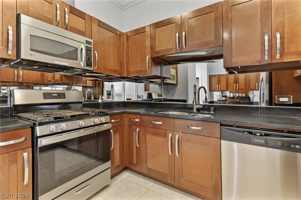 4525 Dean Martin, Las Vegas, NV 89103