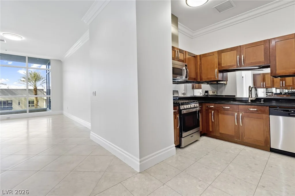 4525 Dean Martin, Las Vegas, NV 89103