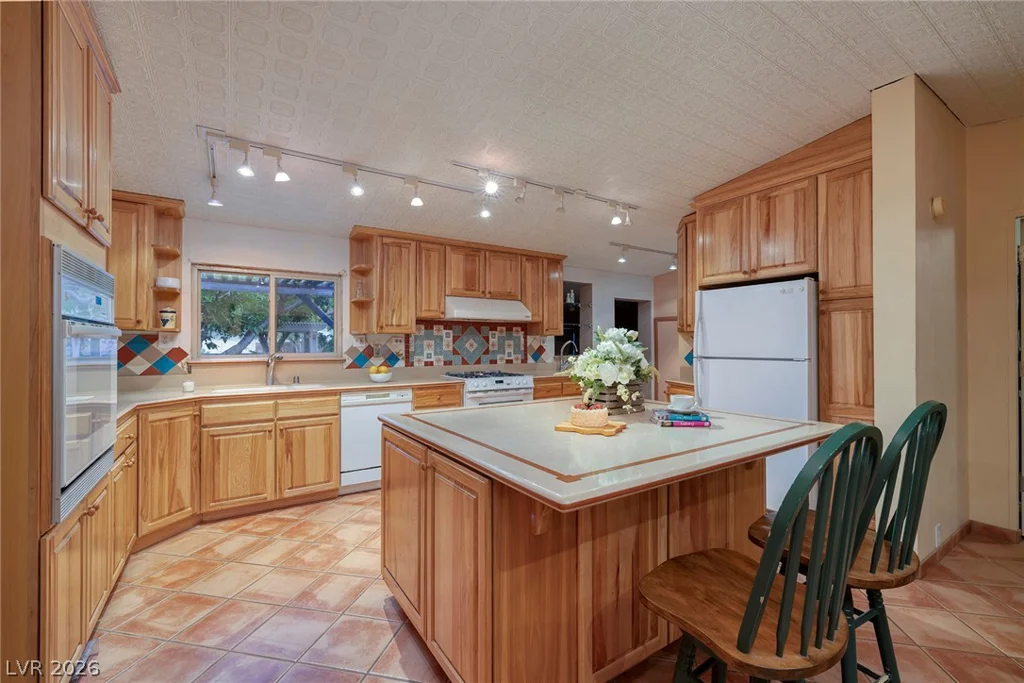 14525 Heyer, Las Vegas, NV 89161