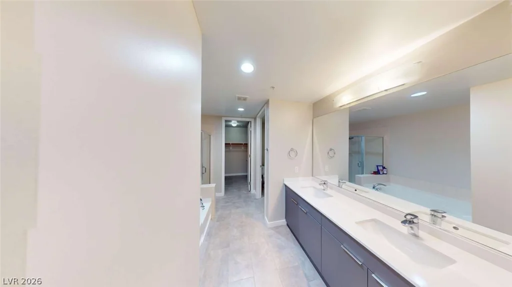 353 Bonneville, Las Vegas, NV 89101