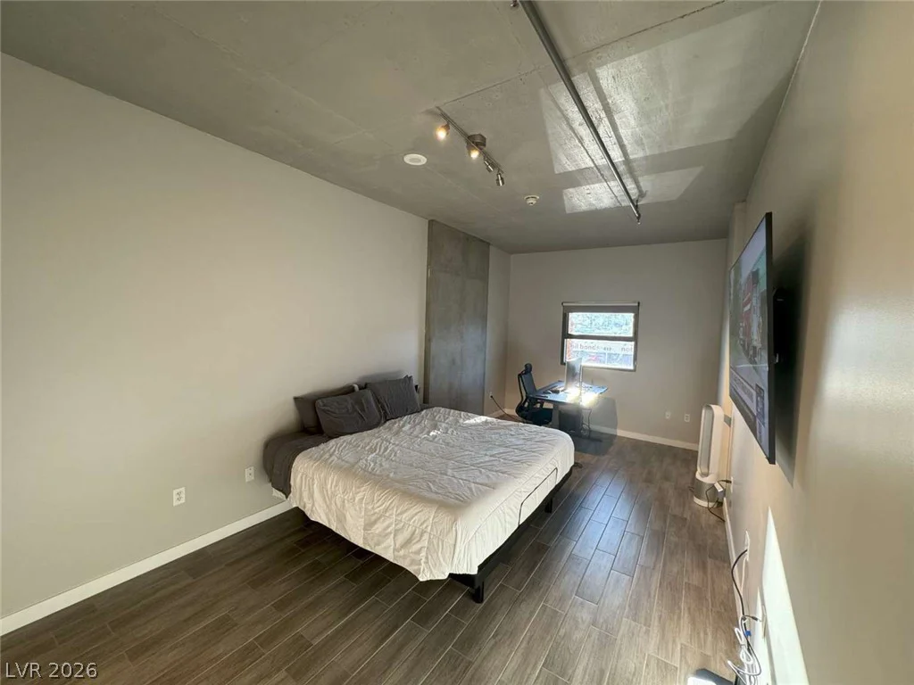 353 Bonneville, Las Vegas, NV 89101
