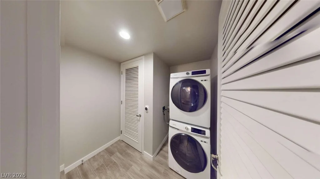 353 Bonneville, Las Vegas, NV 89101