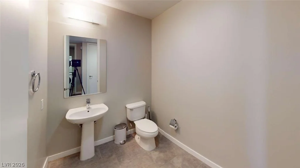 353 Bonneville, Las Vegas, NV 89101