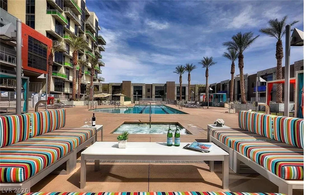 353 Bonneville, Las Vegas, NV 89101