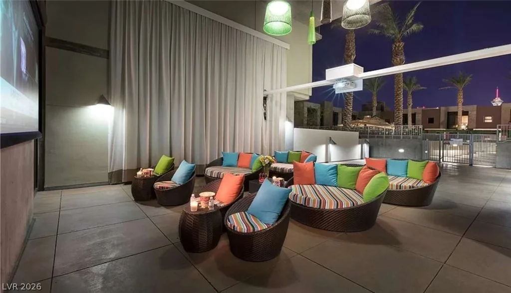 353 Bonneville, Las Vegas, NV 89101