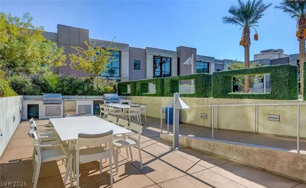 353 Bonneville, Las Vegas, NV 89101