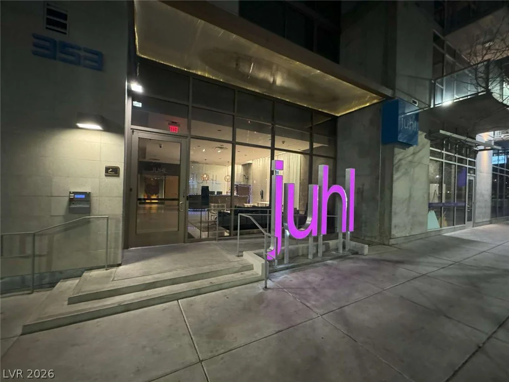 353 Bonneville, Las Vegas, NV 89101